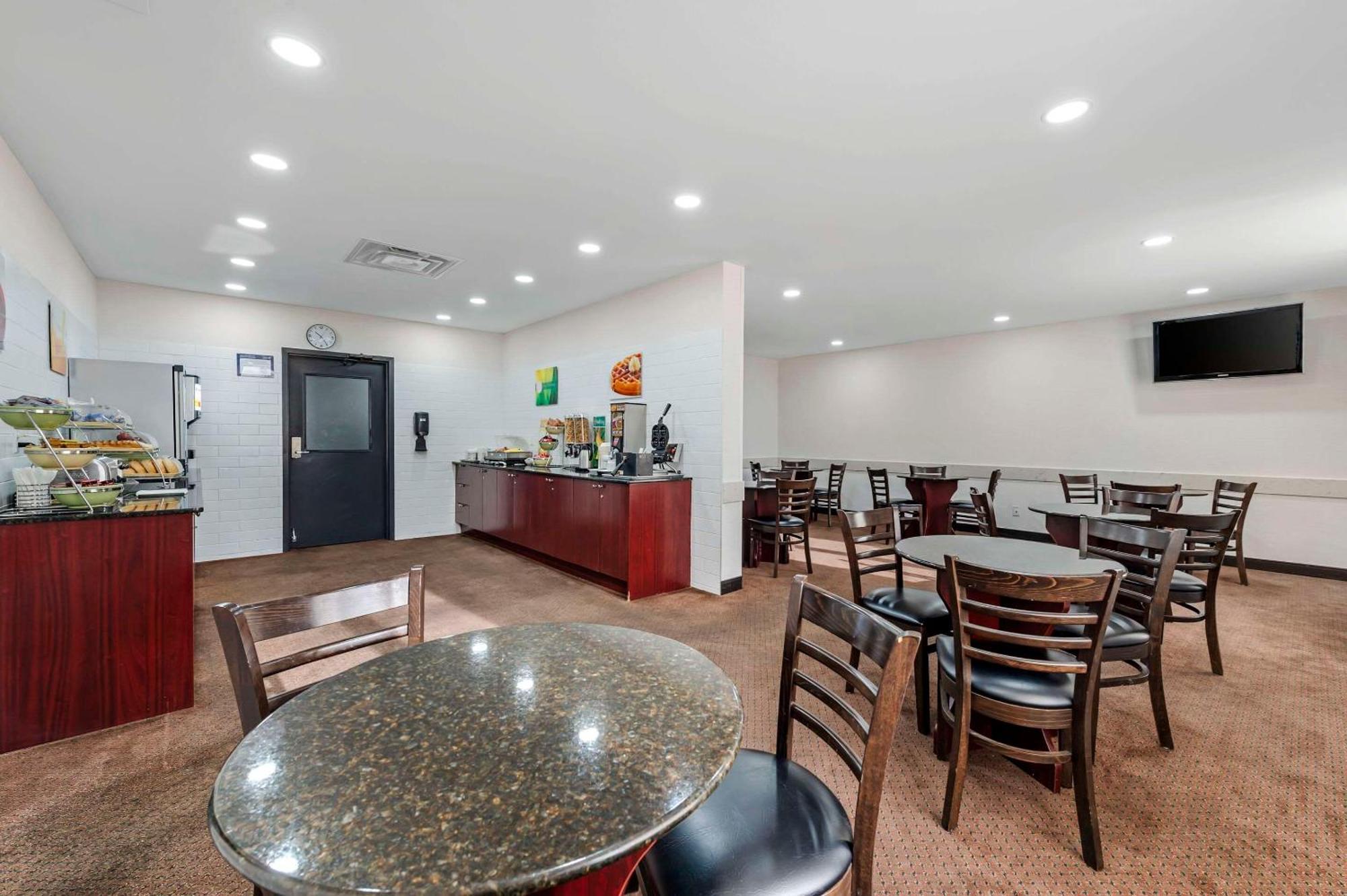 Quality Inn Отава Екстериор снимка
