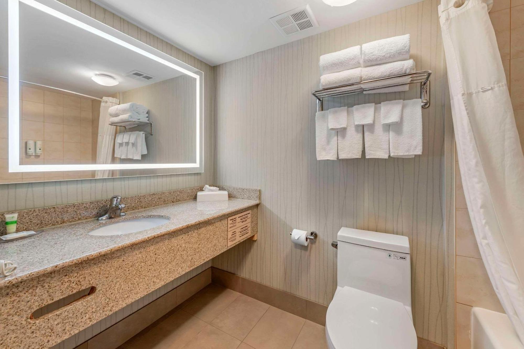 Quality Inn Отава Екстериор снимка