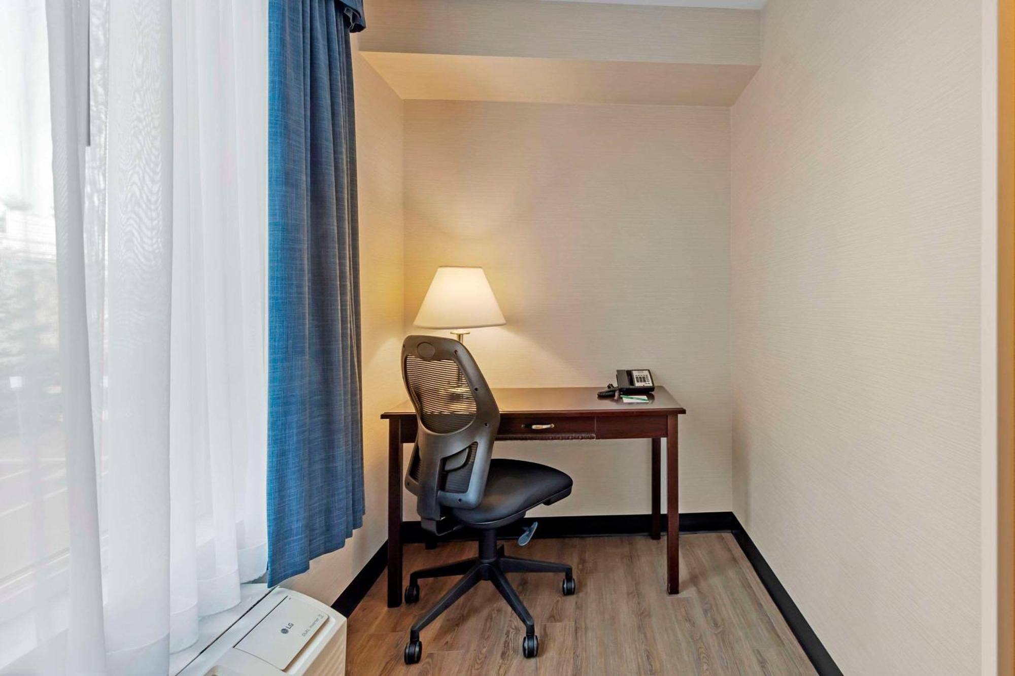 Quality Inn Отава Екстериор снимка
