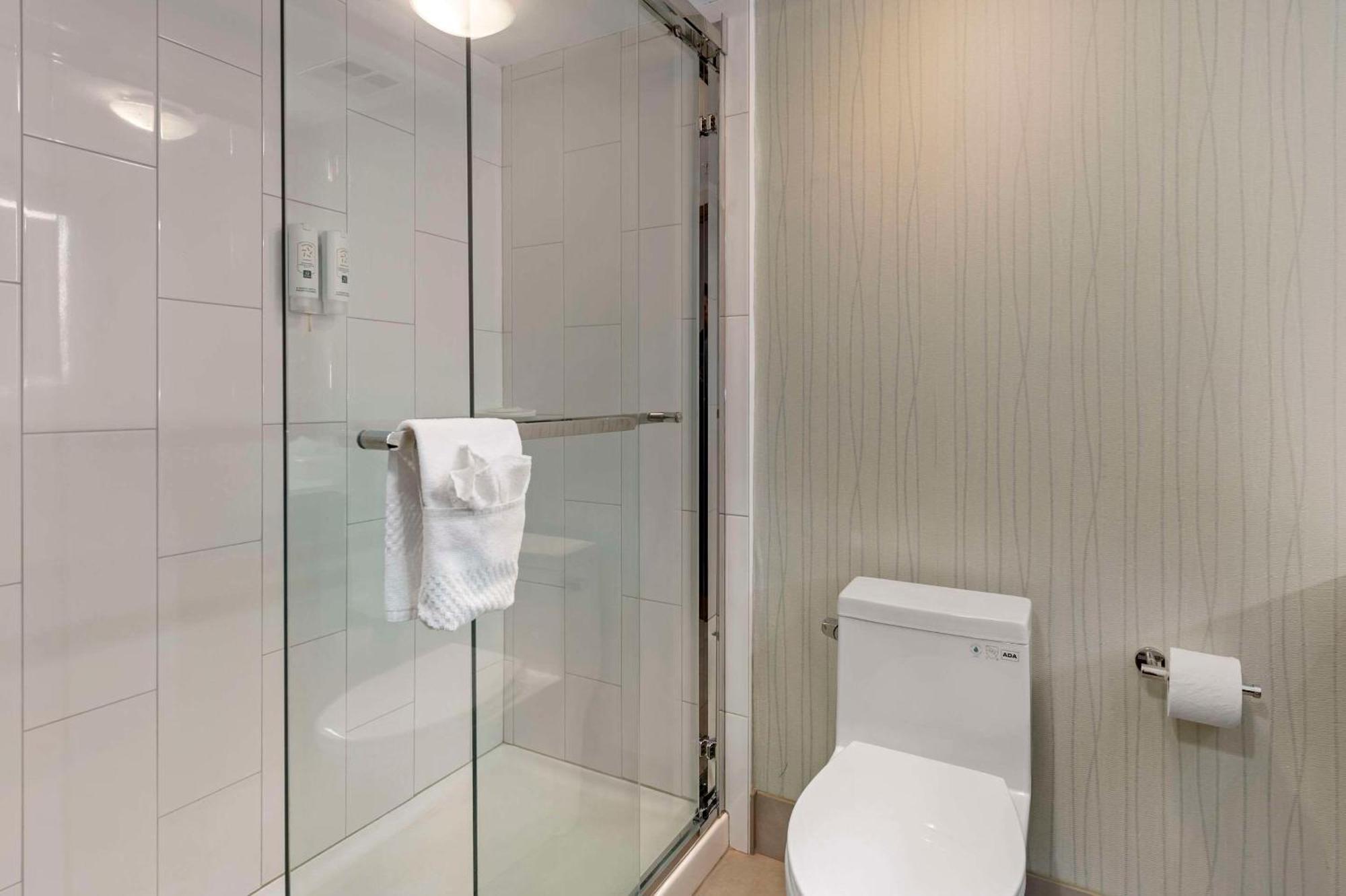 Quality Inn Отава Екстериор снимка