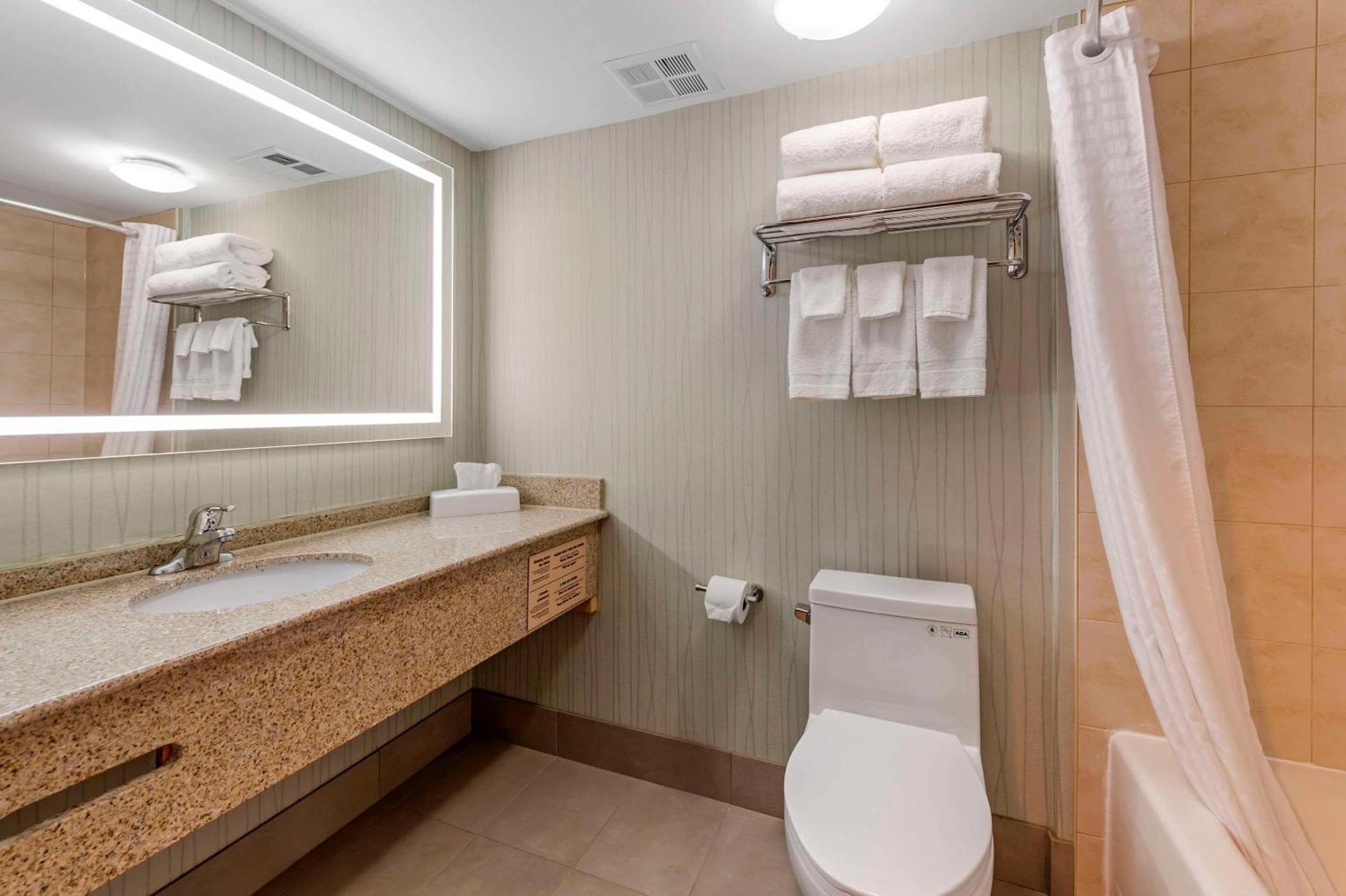 Quality Inn Отава Екстериор снимка